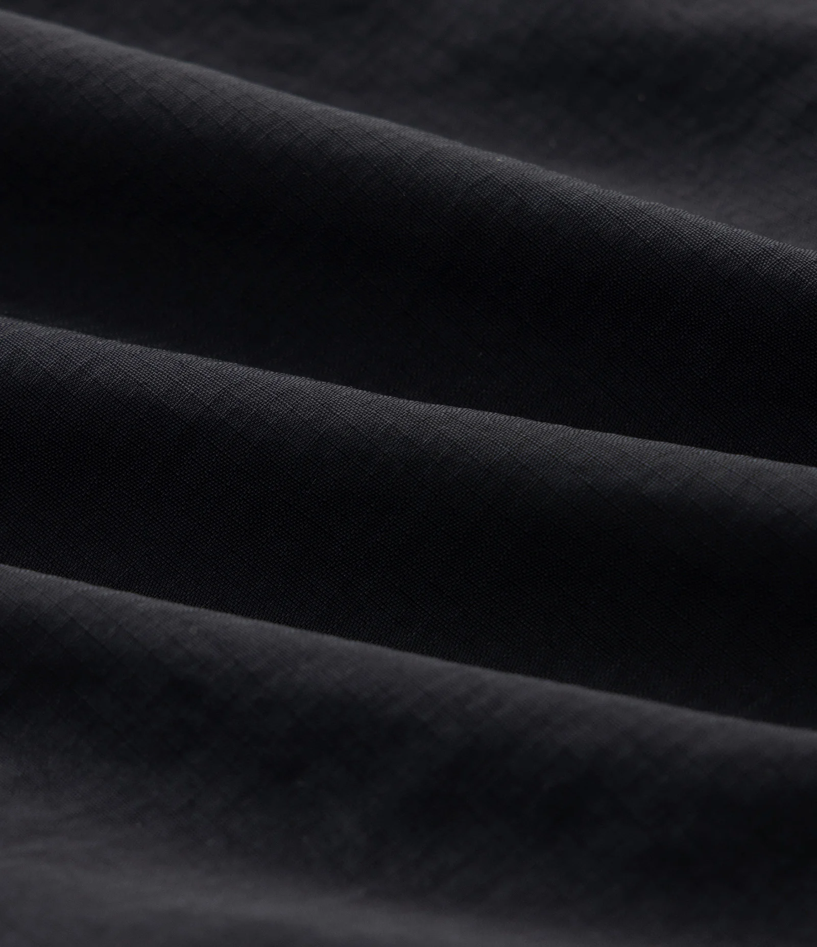 Bermuda em Material Tecnológico com  Porta Garrafa e Bolso Preto 8