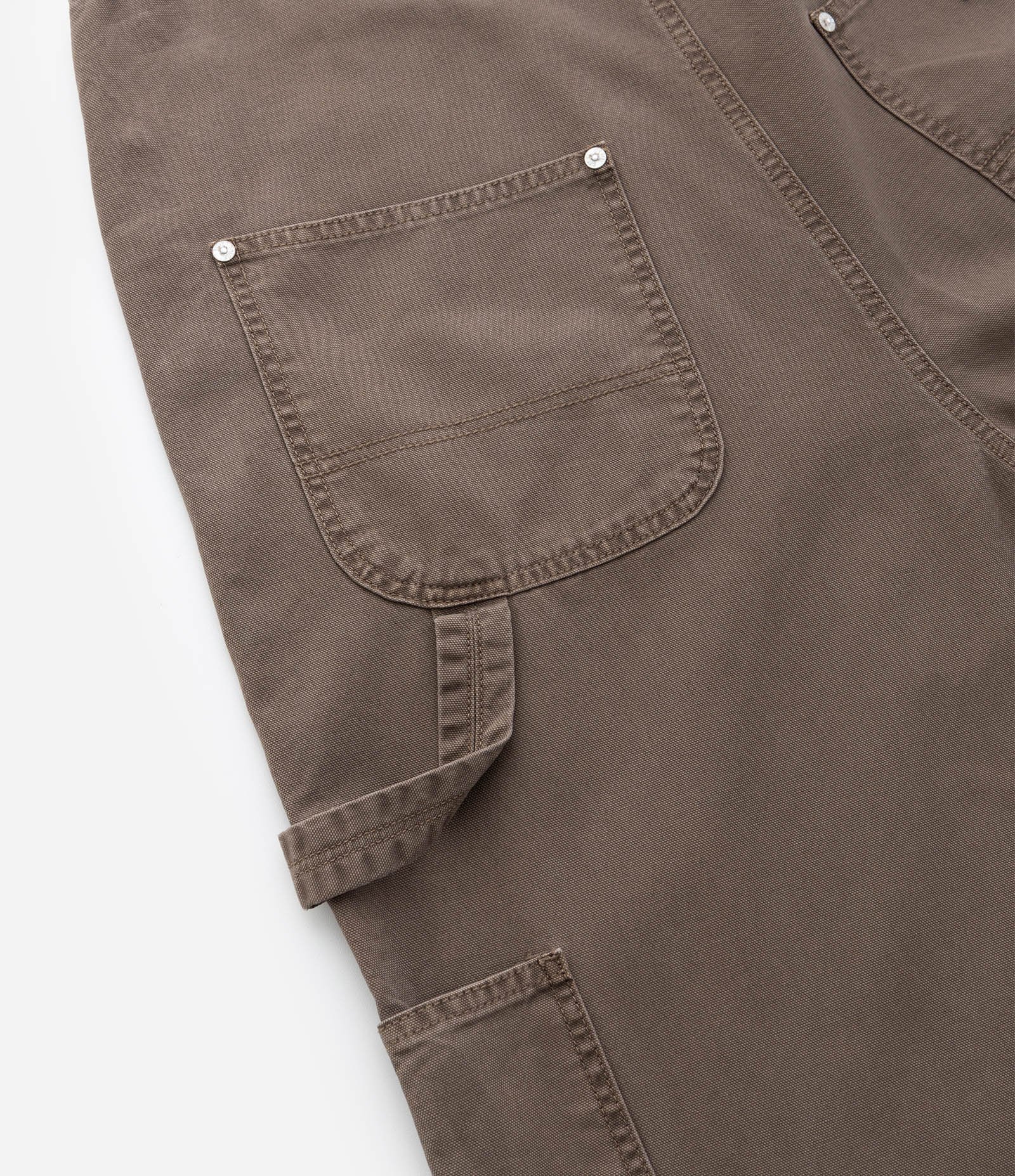 Jardineira de Sarja com Bolso Carpinteiro Marrom 11