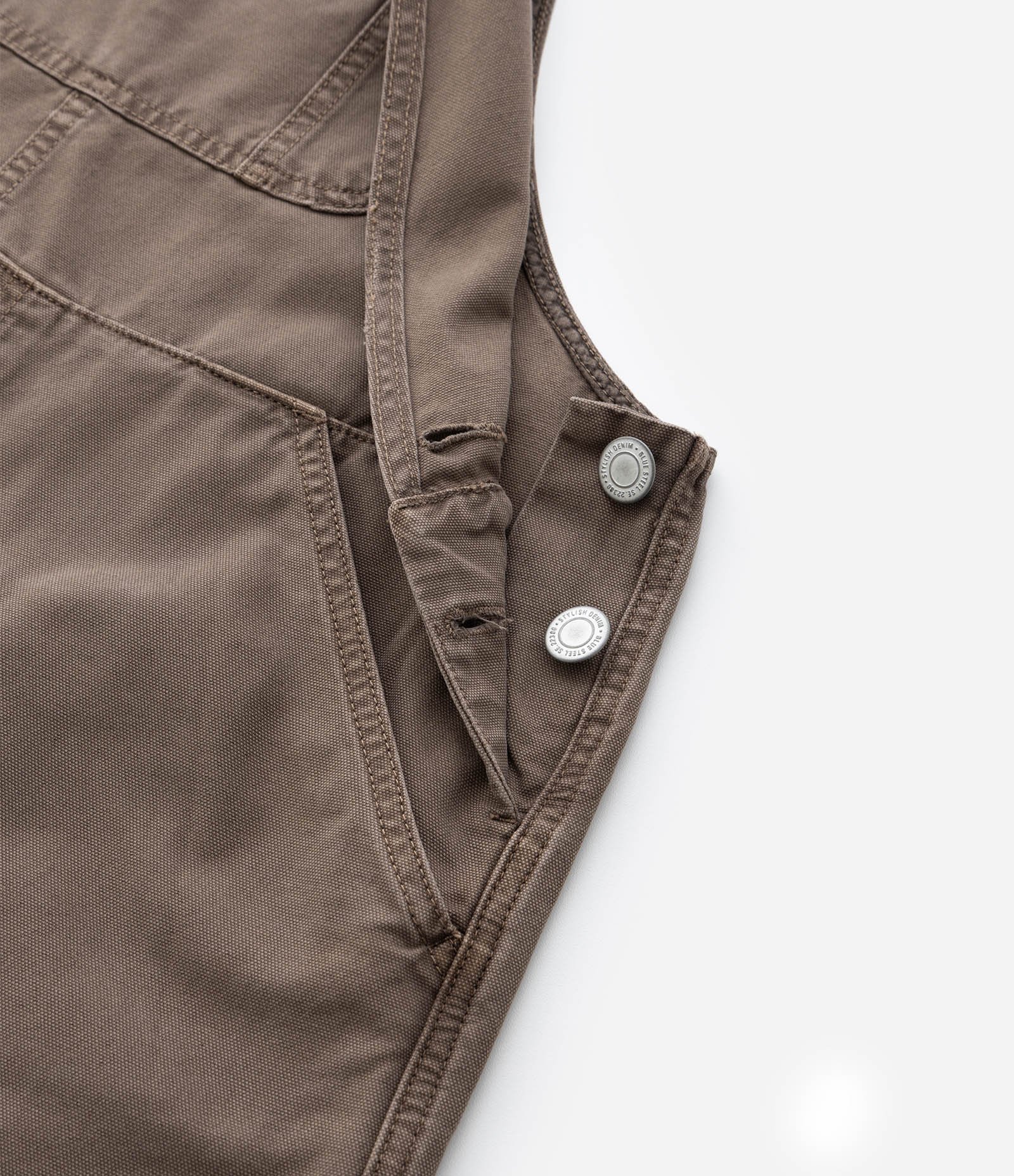 Jardineira de Sarja com Bolso Carpinteiro Marrom 14