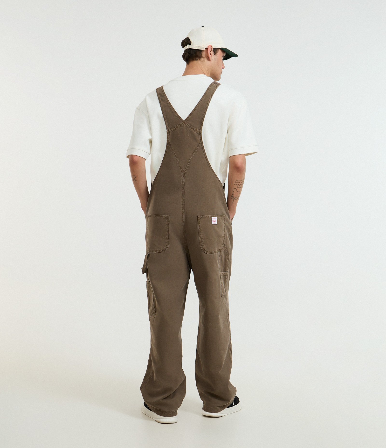 Jardineira de Sarja com Bolso Carpinteiro Marrom 3