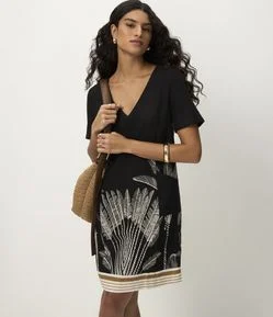 Vestido Manga Curta em Viscolinho com Estampa de Folhagem