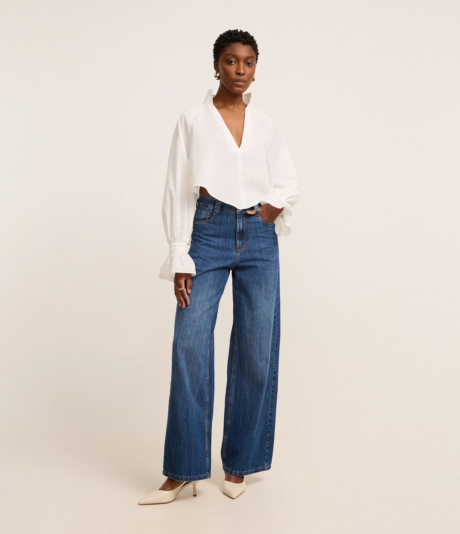 Bata em Tricoline com Barra Assimétrica e Manga Longa Sino Branco 2