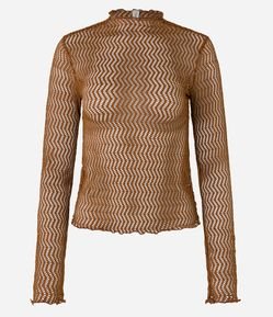 Blusa em Renda Furadinha com Gola Alta Frufru