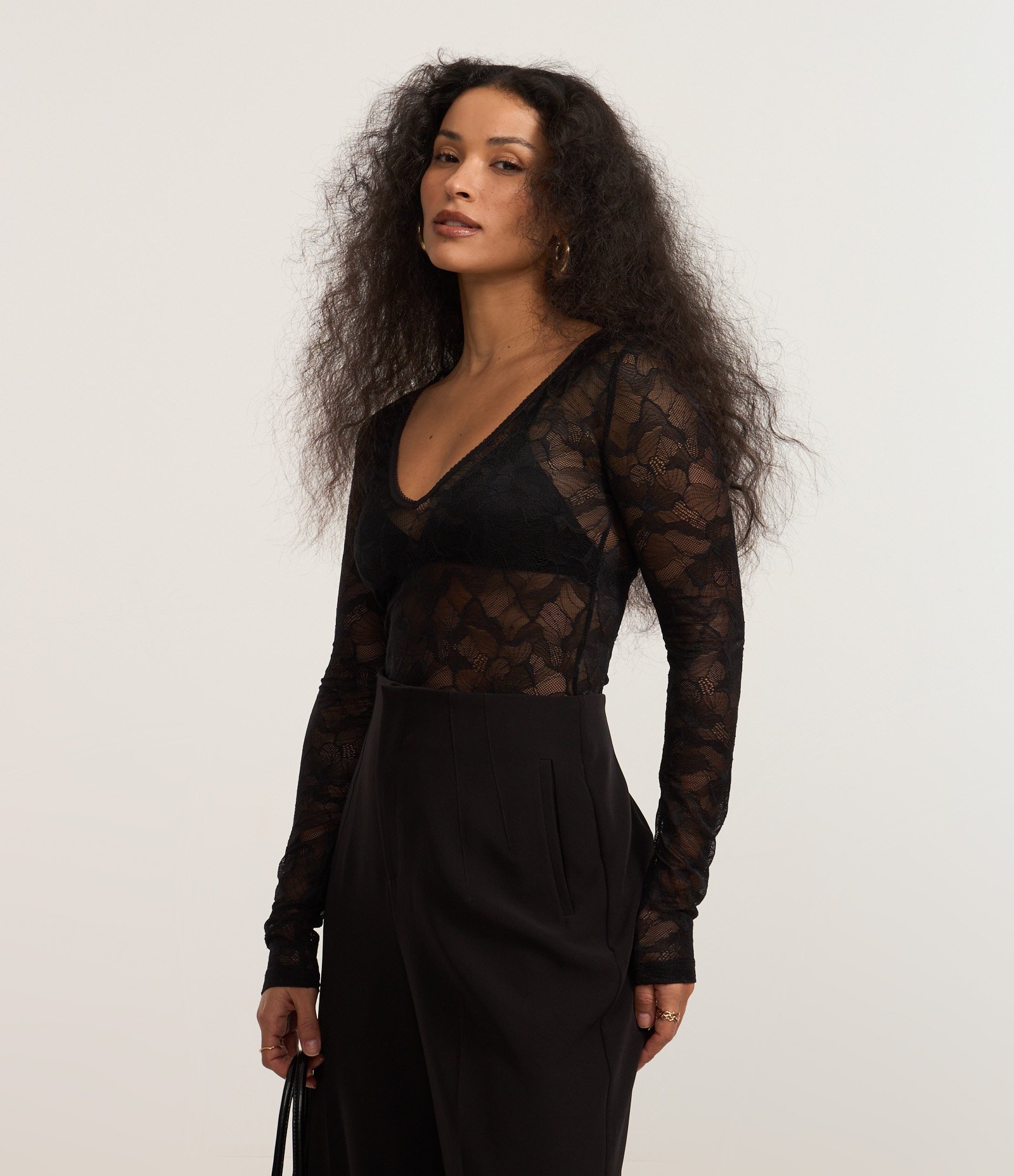 Body em Renda Floral e Decote V Preto 1