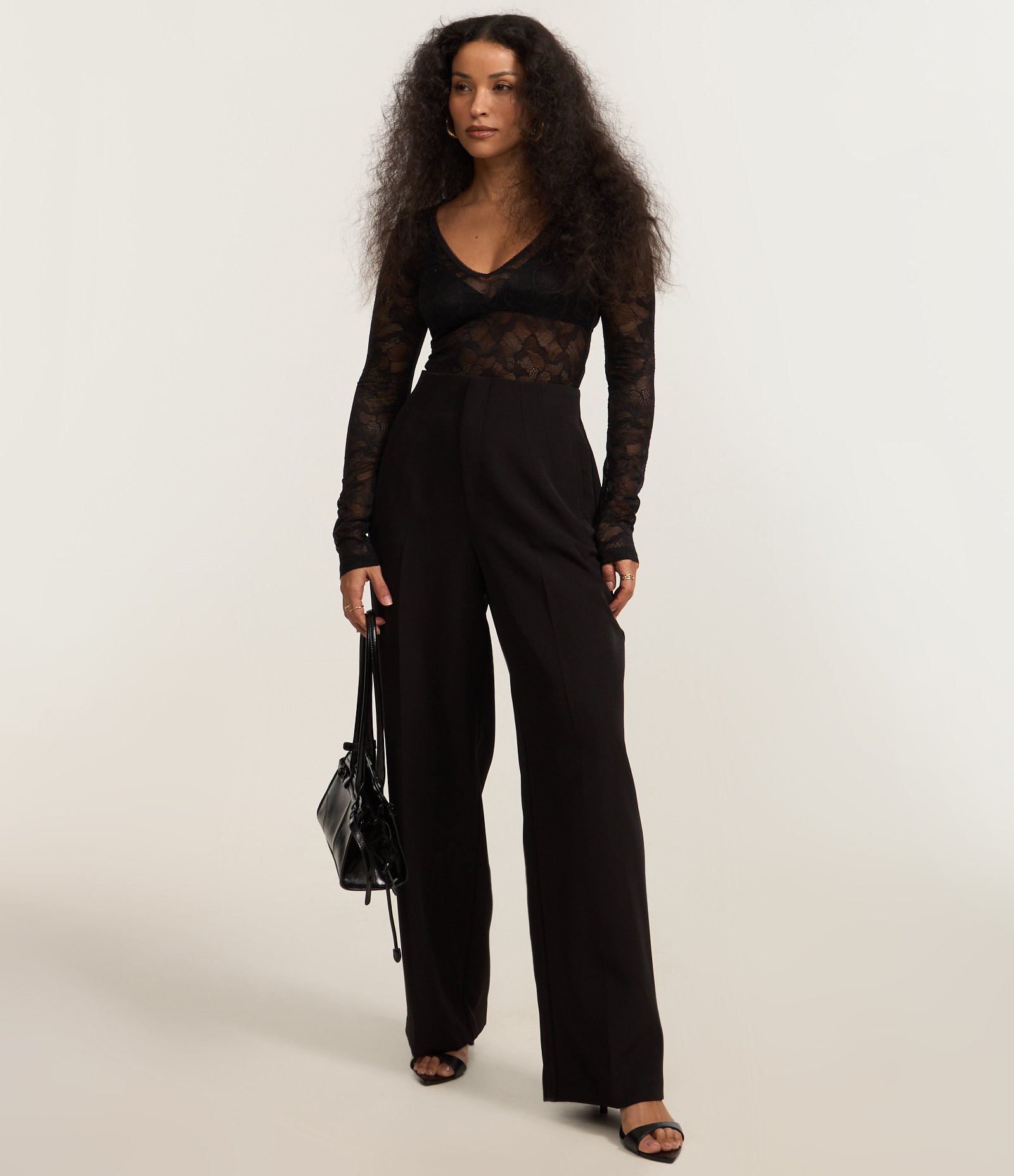 Body em Renda Floral e Decote V Preto 2