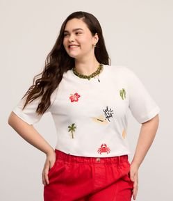 Camiseta em Algodão com Bordados Praianos Curve & Plus Size