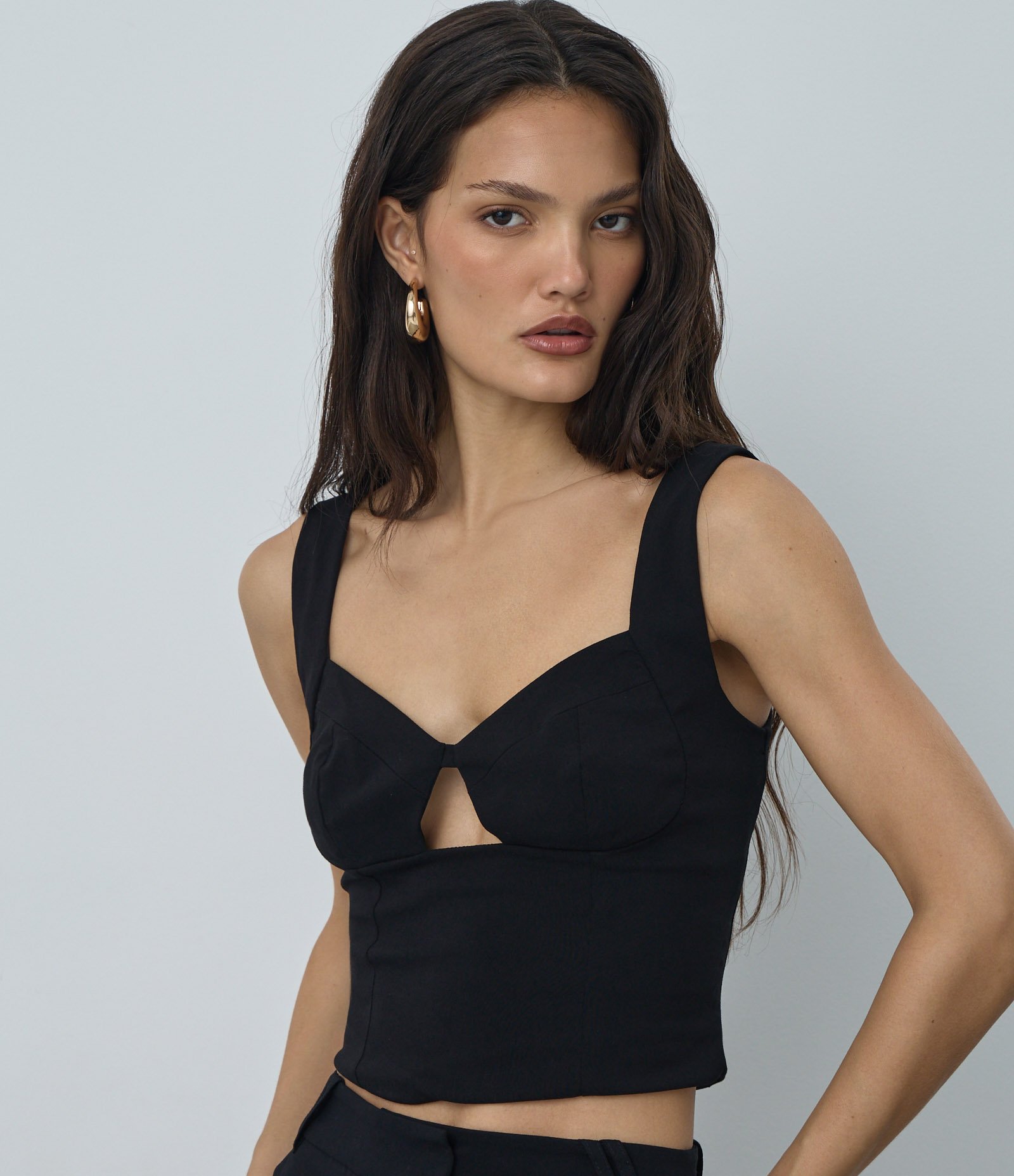 Blusa Cropped Bengaline com Recorte no Decote Preto 3