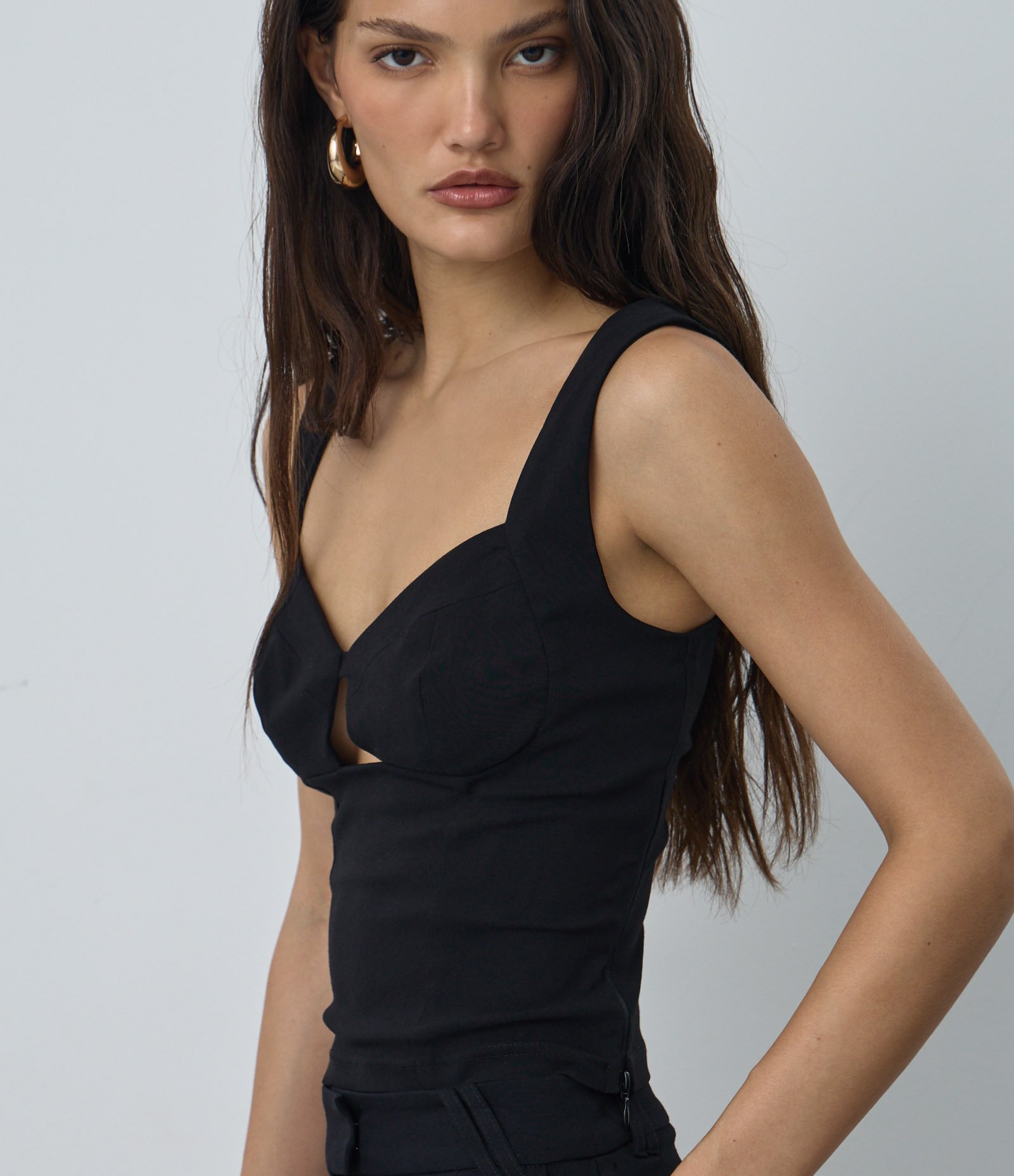 Blusa Cropped Bengaline com Recorte no Decote Preto 4