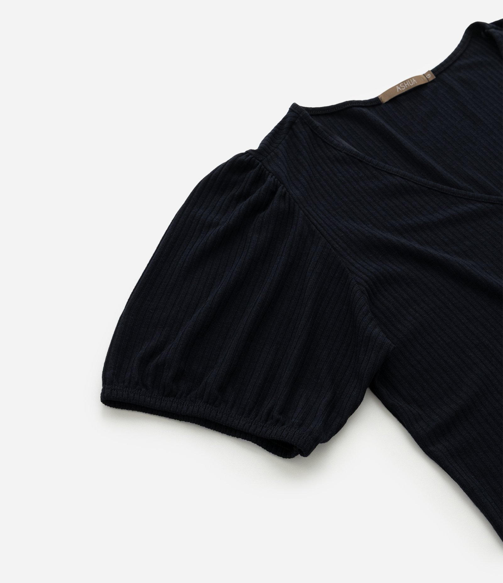 Blusa em Ribana com Manga Bufante Curve & Plus Size Preto 4