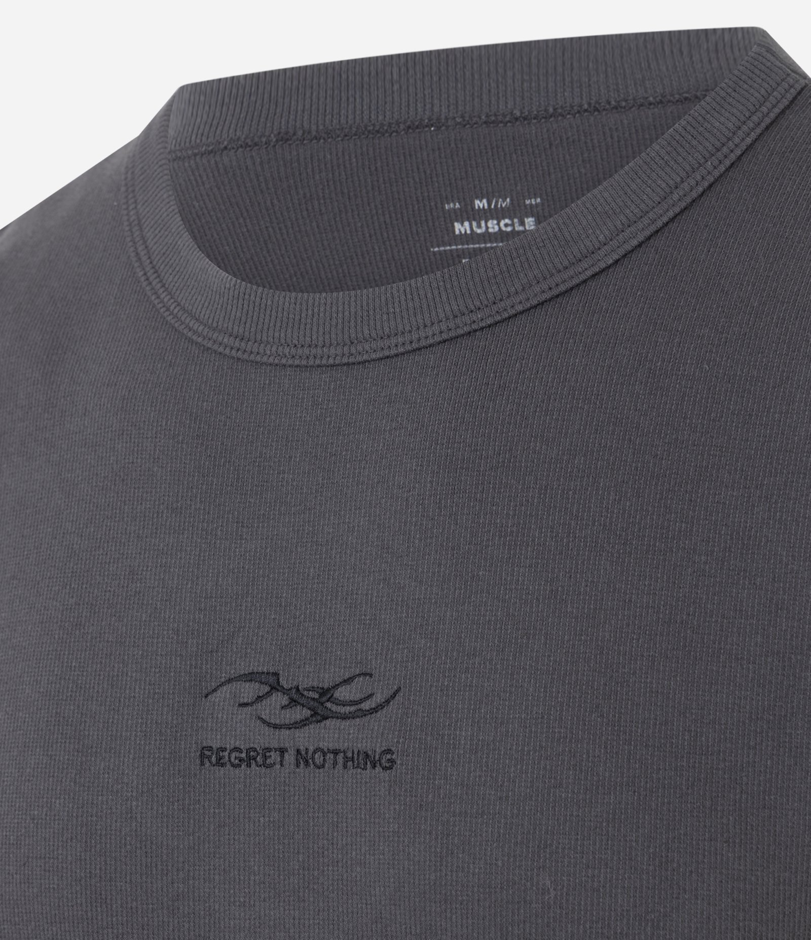 Regata Muscle em Ribana com Estampa Frontal Bordada Cinza 5