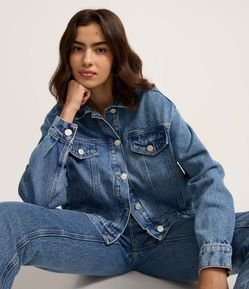 Jaqueta Boxy em Jeans com Bolsos e Recortes