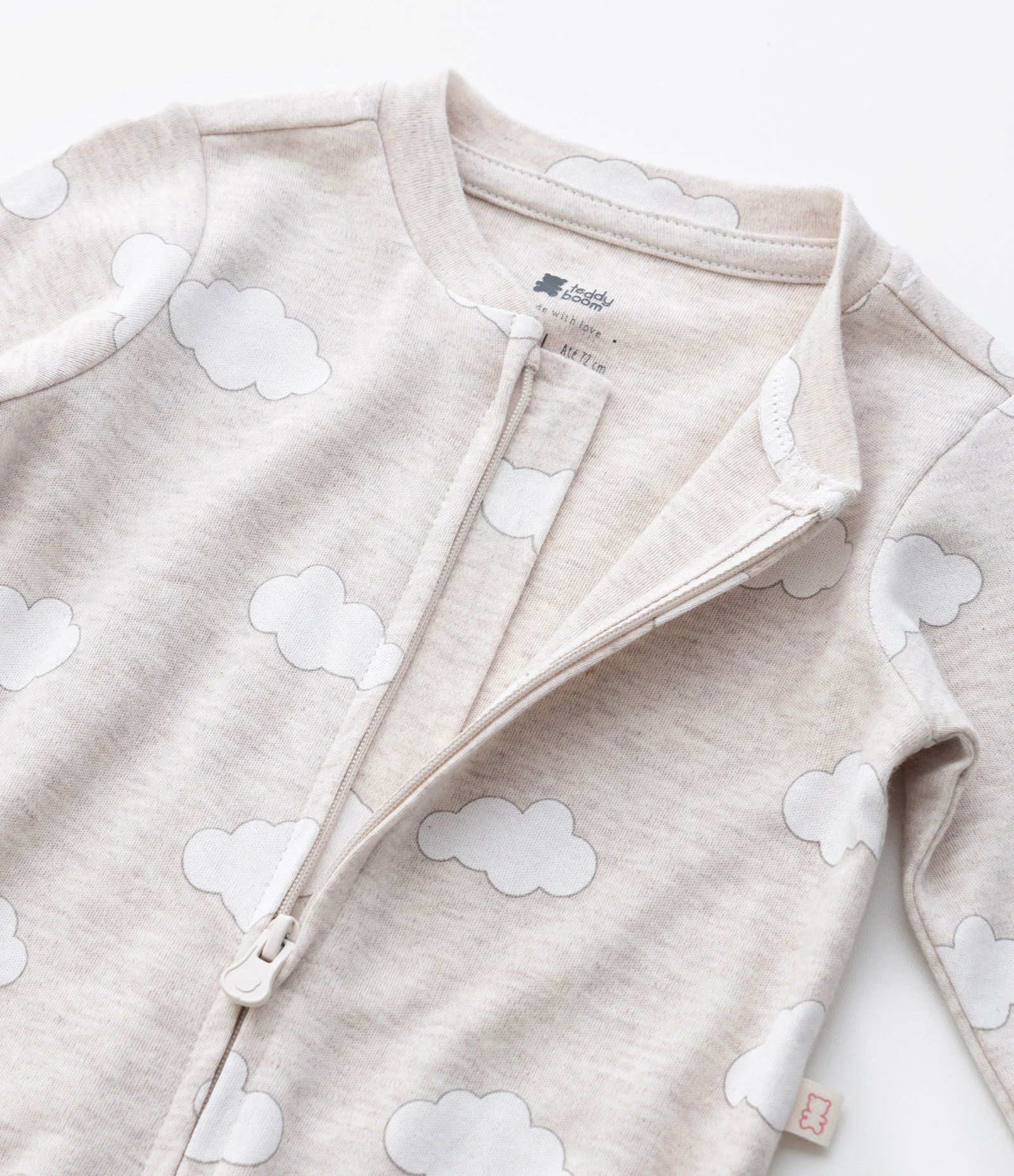 Macacão Infantil com Estampa de Nuvens e Pé Fechado – Tam RN a 18 Meses Bege Mescla 8