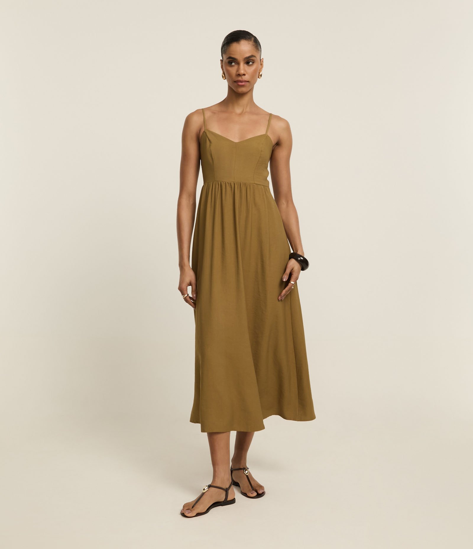 Vestido Evasê Midi Alfaiatado em Viscose com Busto Recortado Oliva 1