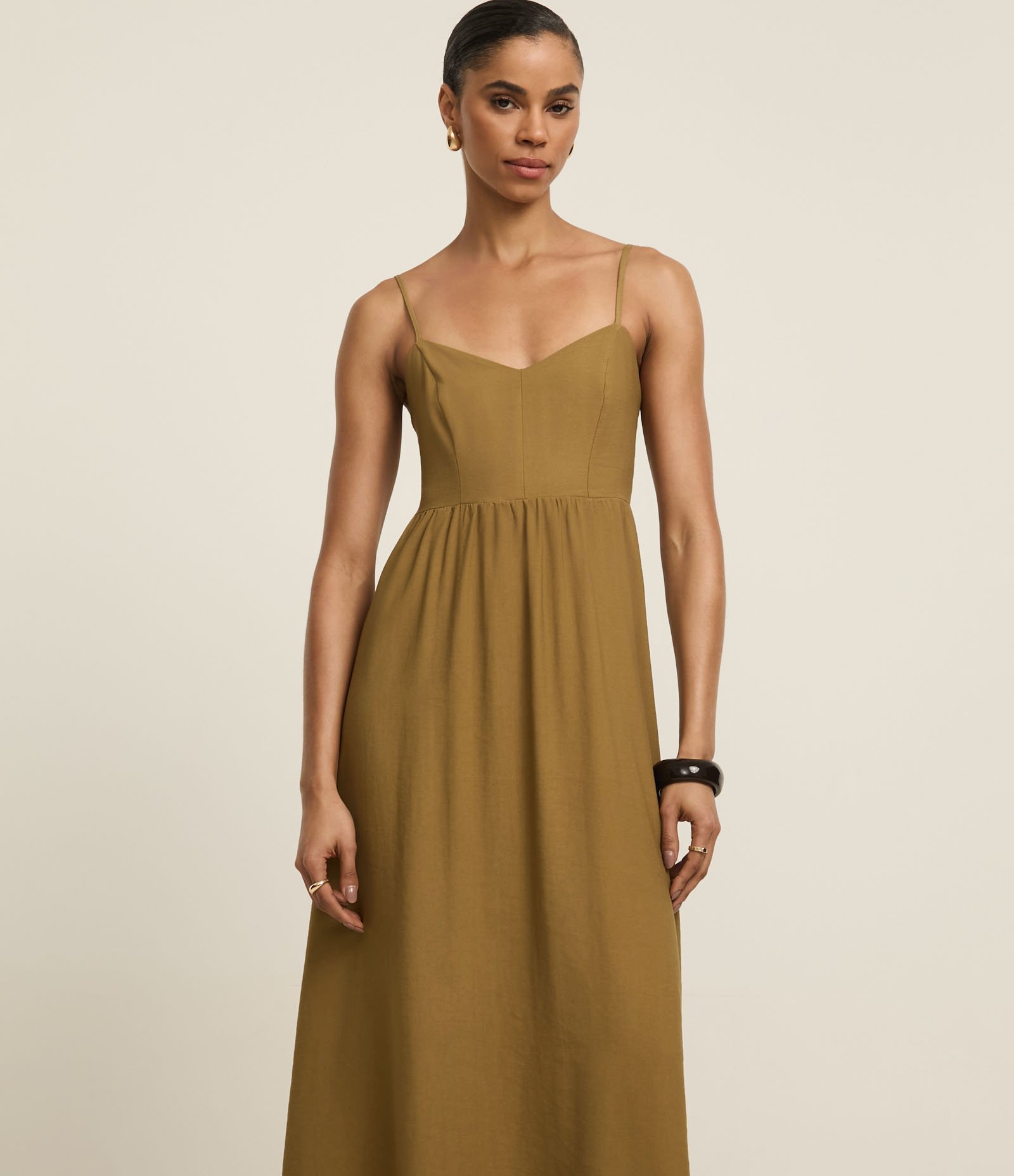 Vestido Evasê Midi Alfaiatado em Viscose com Busto Recortado Oliva 2