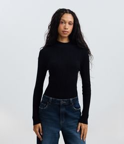 Blusa em Tricô com Gola Alta