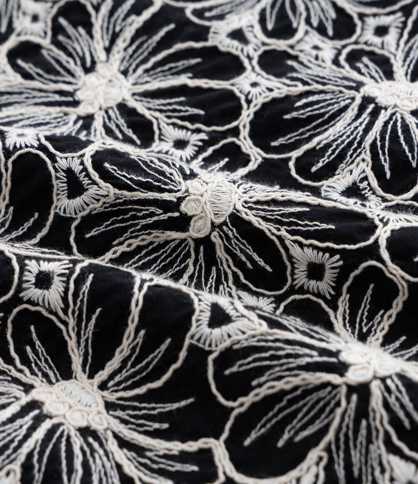 Camisa em Jacquard com Estampa Bordada de  Flores Preto 8