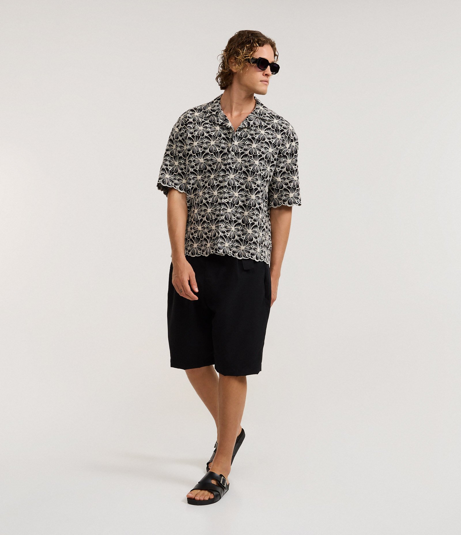 Camisa em Jacquard com Estampa Bordada de  Flores Preto 2