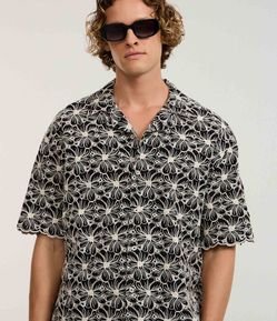 Camisa em Jacquard com Estampa Bordada de  Flores