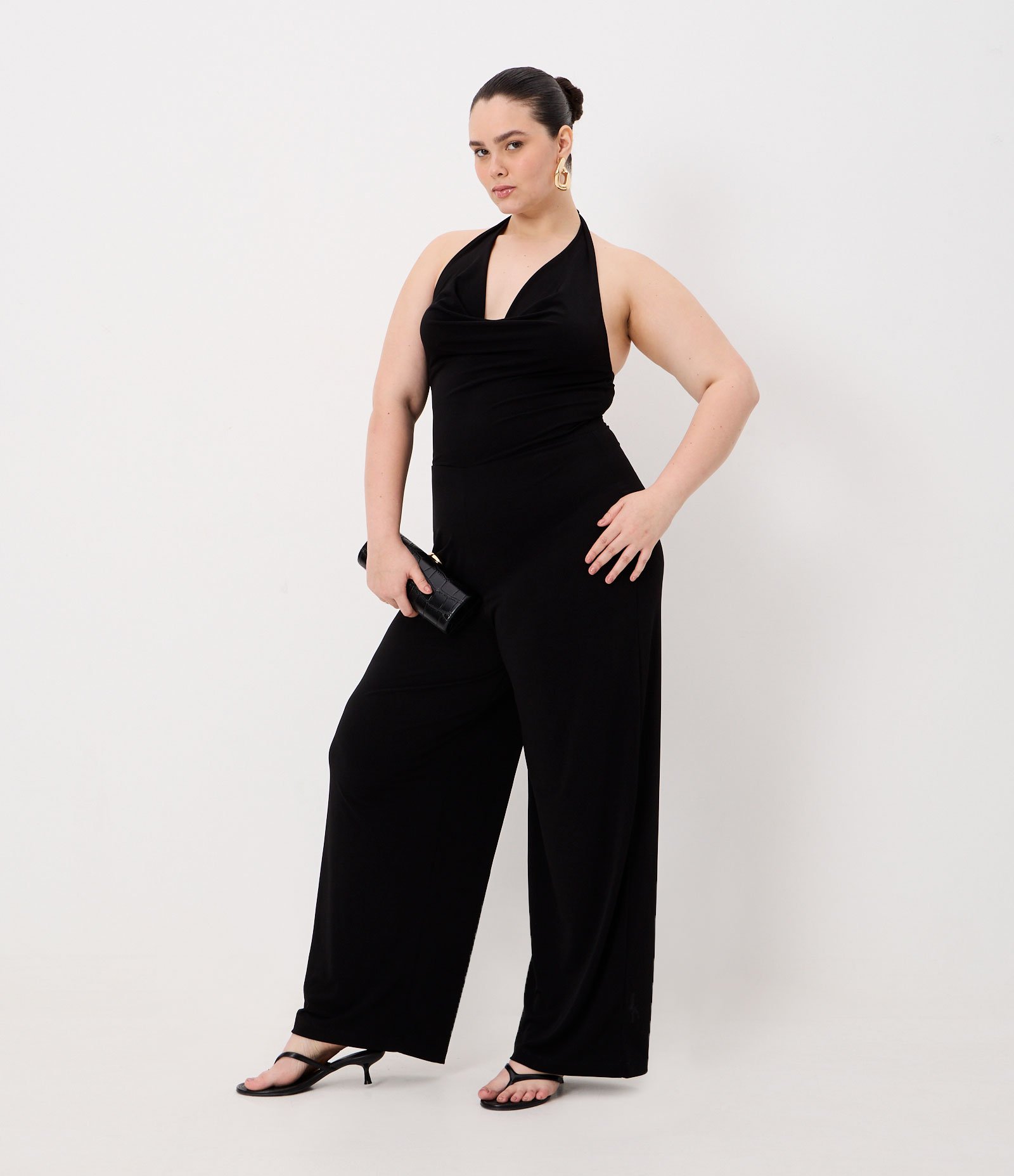 Macacão Longo Frente única com Decote Degagê Curve & Plus Size Preto 1