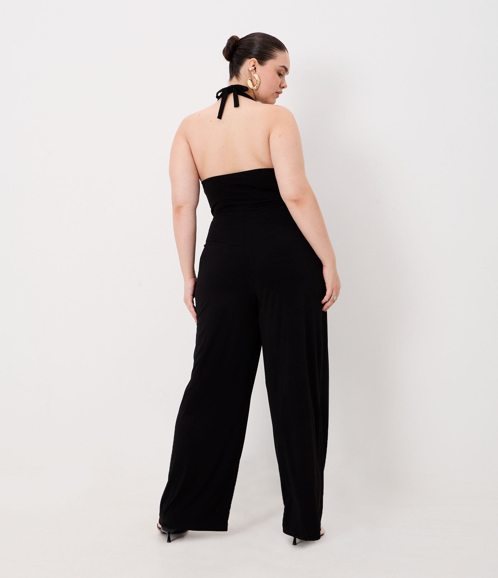 Macacão Longo Frente única com Decote Degagê Curve & Plus Size Preto 4