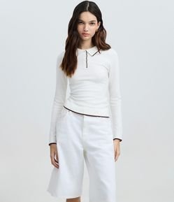 Blusa em Tricô com Gola Polo e Detalhe Contrastante