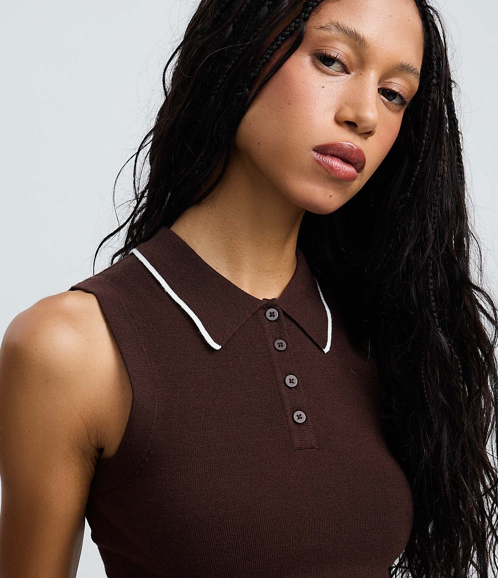 Blusa em Tricô com Gola Polo e Detalhe Contrastante Marrom Escuro 3