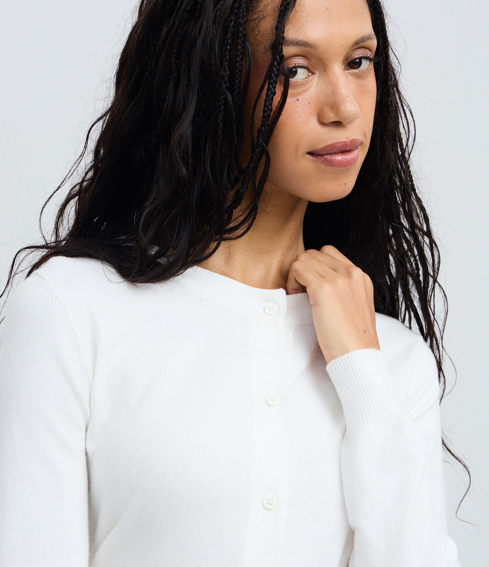 Cardigan Básico em Tricô com Botões e Gola Redonda Branco 3