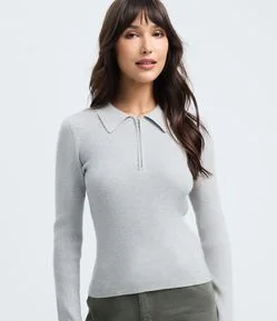 Blusa em Viscose em EfeitoTricô com Gola Polo e Zíper