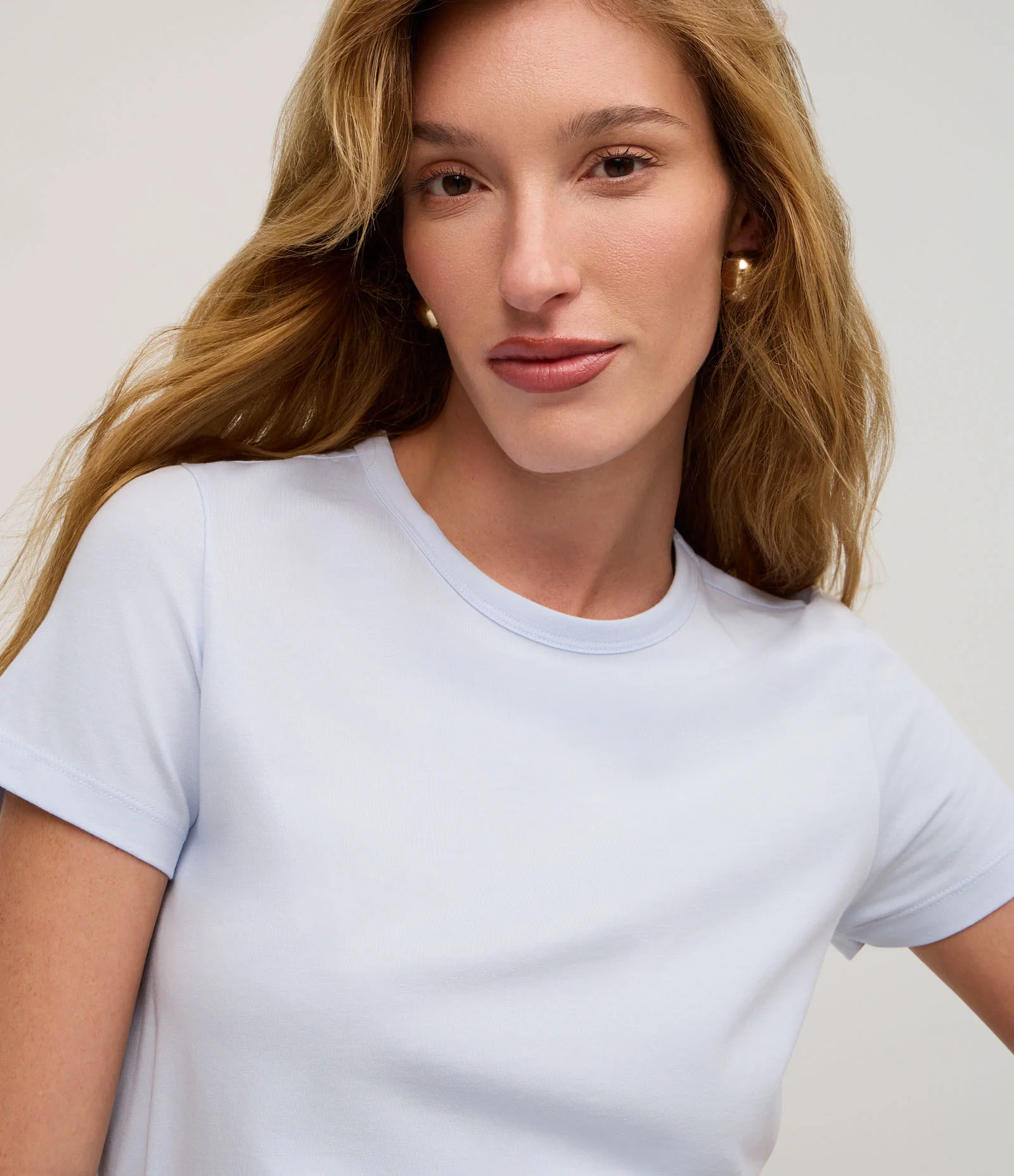 Blusa Slim Básica em Algodão Peruano com Gola Redonda Gelo 1
