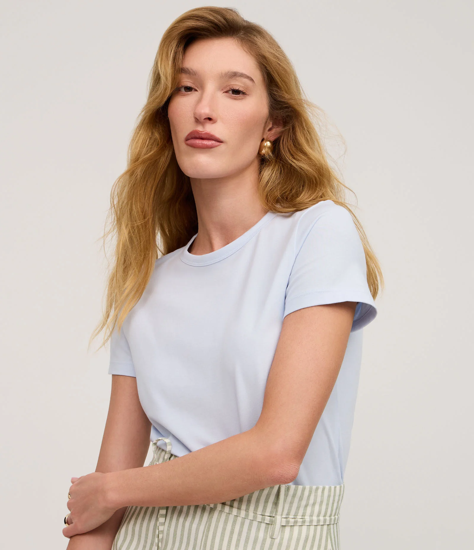 Blusa Slim Básica em Algodão Peruano com Gola Redonda Gelo 2