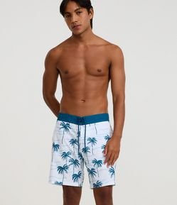 Bermuda de Banho em Microfibra Leve com Estampa Tropical de Coqueiros Praianos