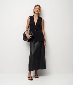 Saia Evasê Midi em PU com Passantes e Lapelas Frontais