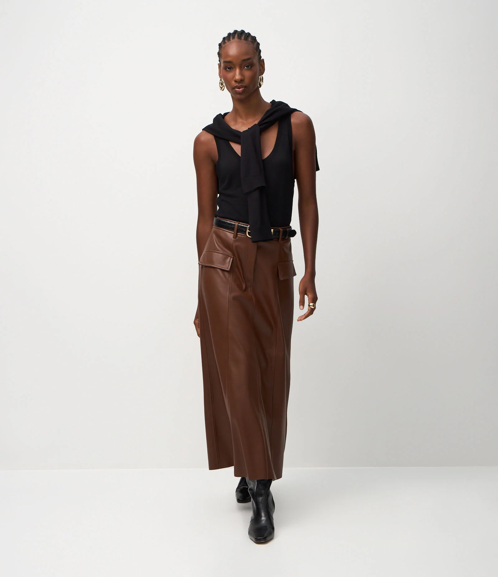 Saia Evasê Midi em PU com Passantes e Lapelas Frontais Marrom 1