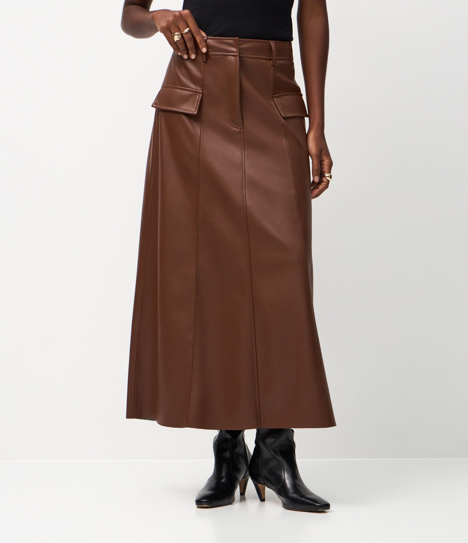 Saia Evasê Midi em PU com Passantes e Lapelas Frontais Marrom 3