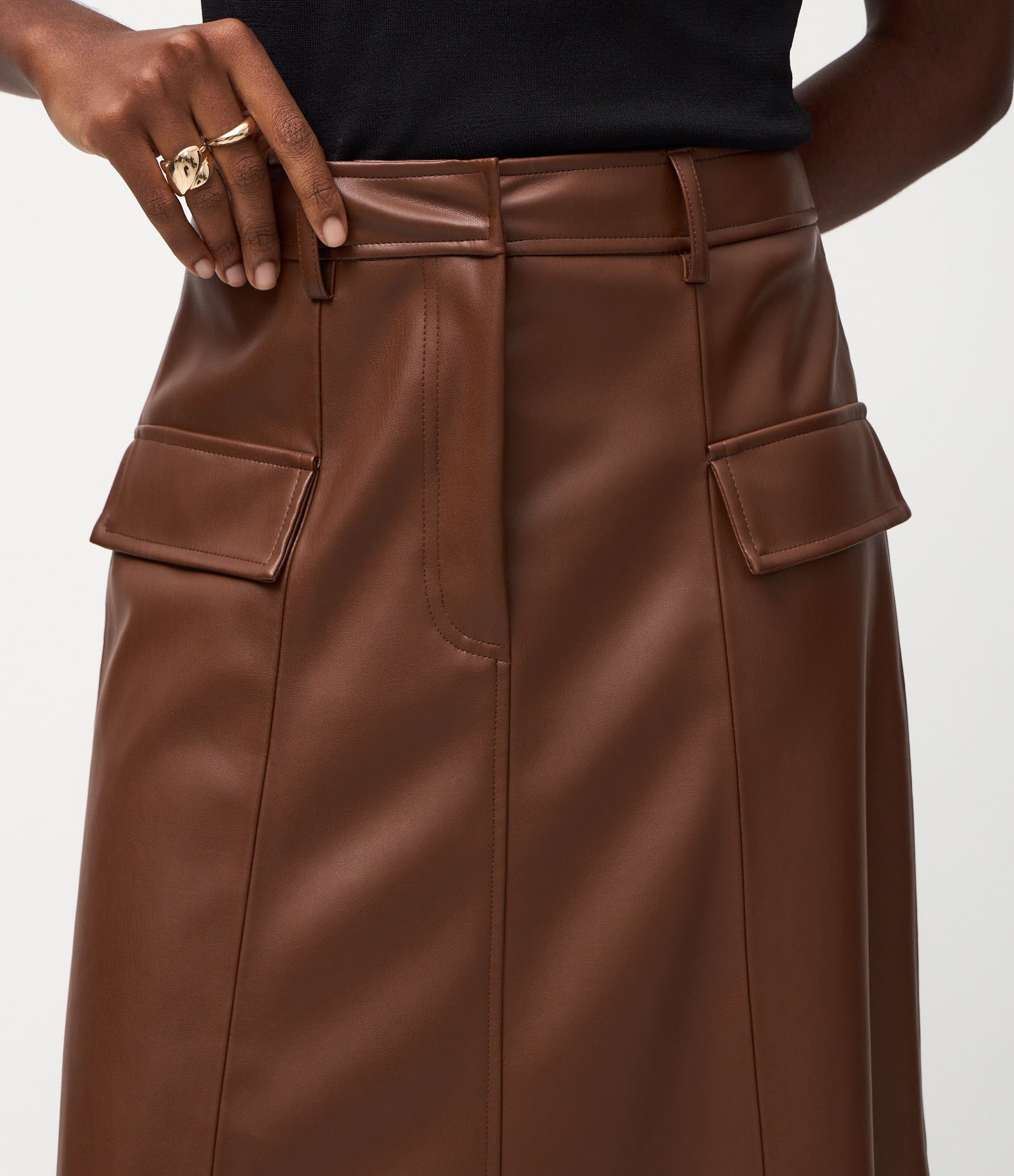 Saia Evasê Midi em PU com Passantes e Lapelas Frontais Marrom 4