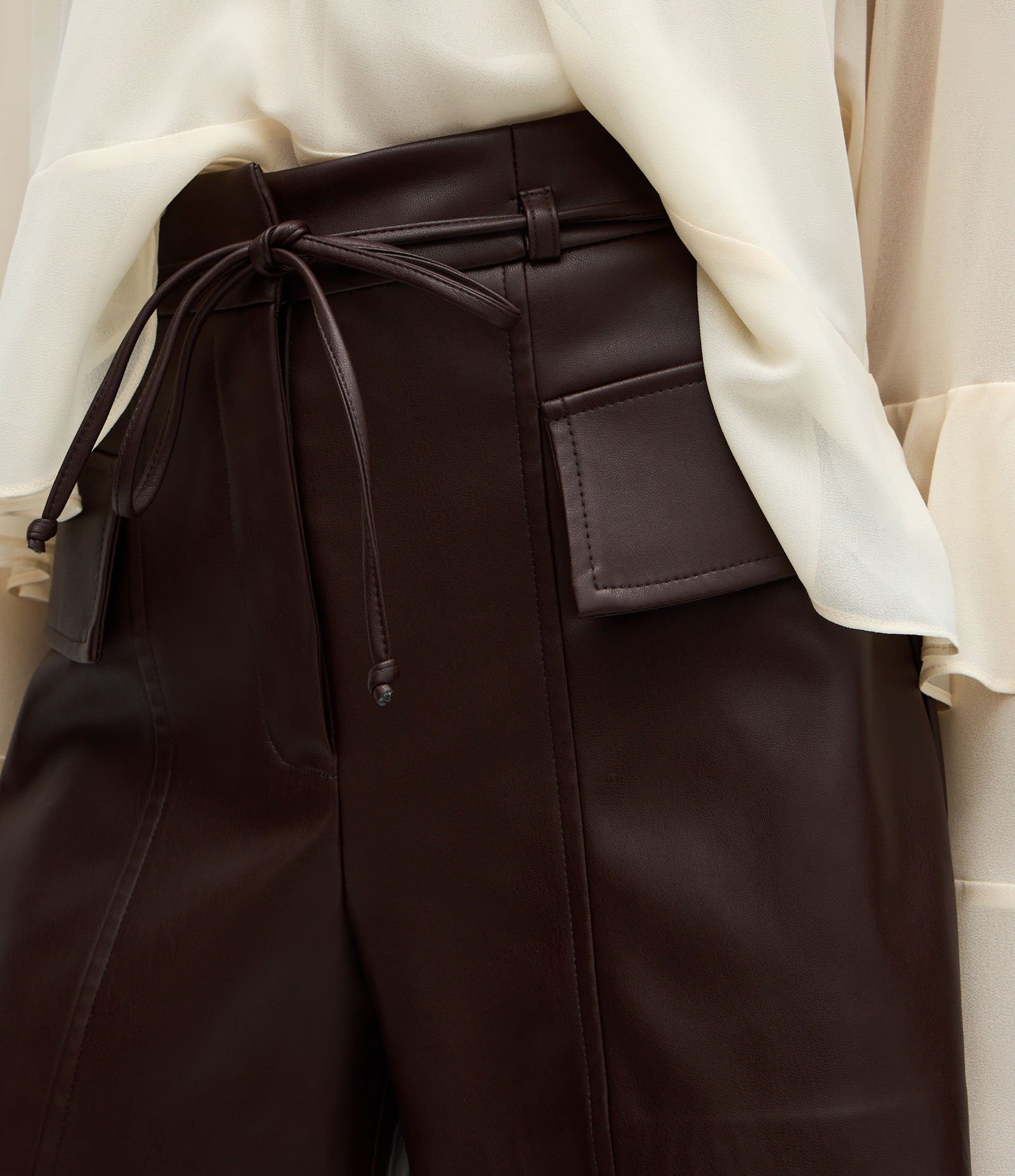 Short em PU com Cintinho para Amarração Marrom 4