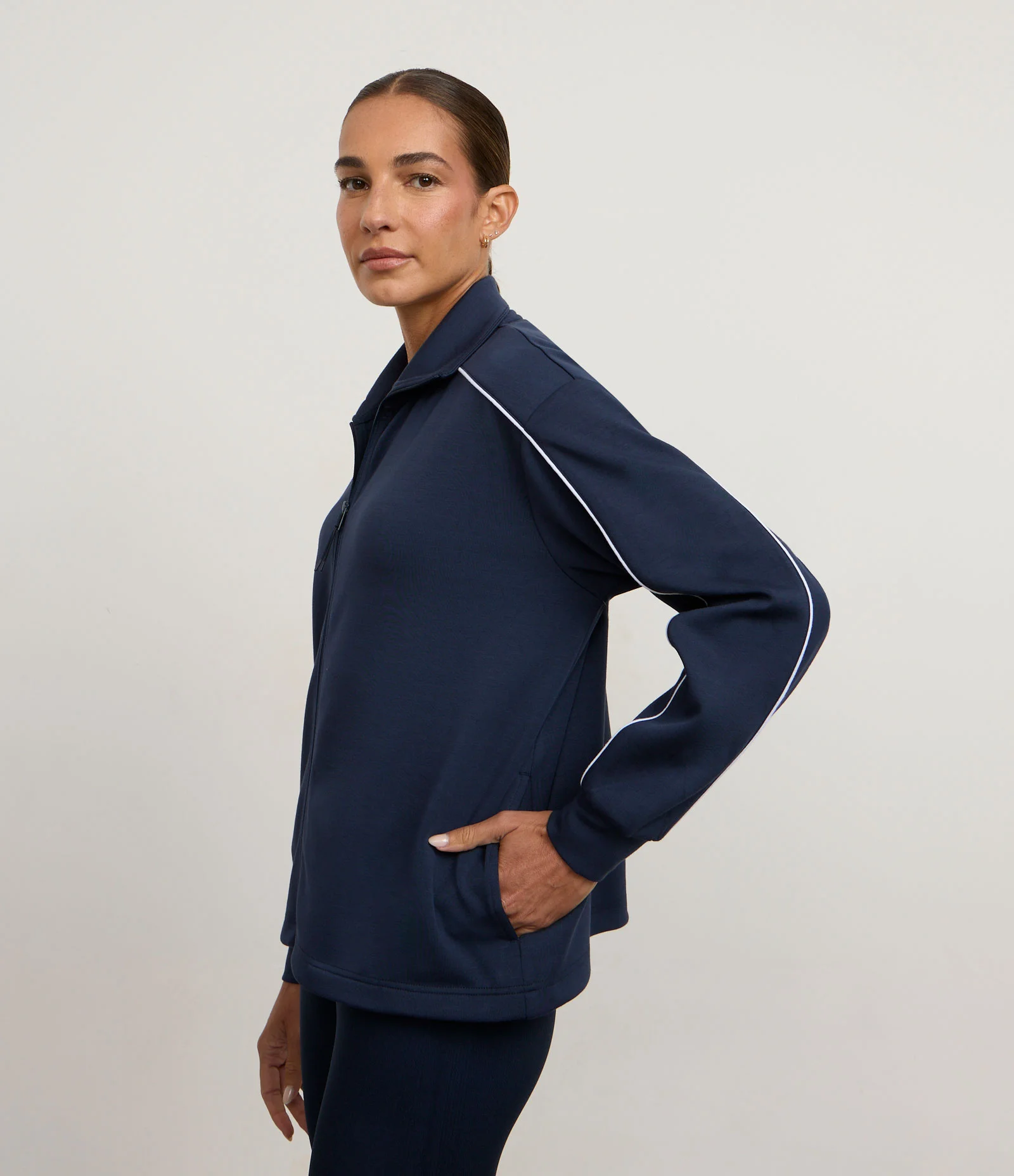 Jaqueta Esportiva em Modal com Friso Contrastante Azul 2