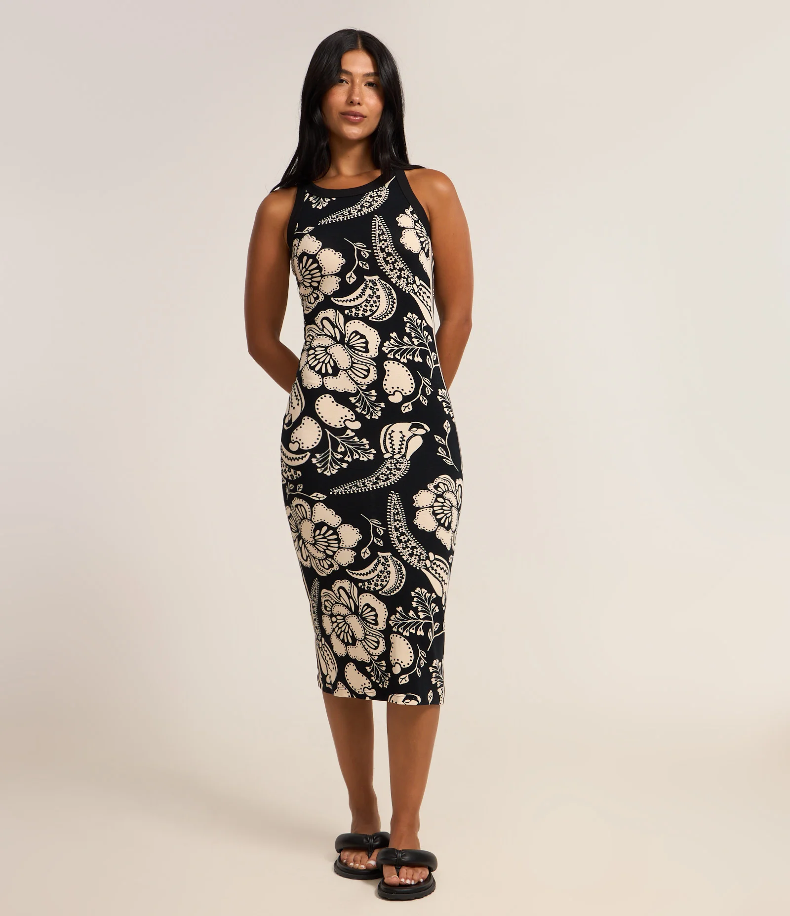 Vestido Midi em Viscose com Estampa Floral Bicolor Preto 1
