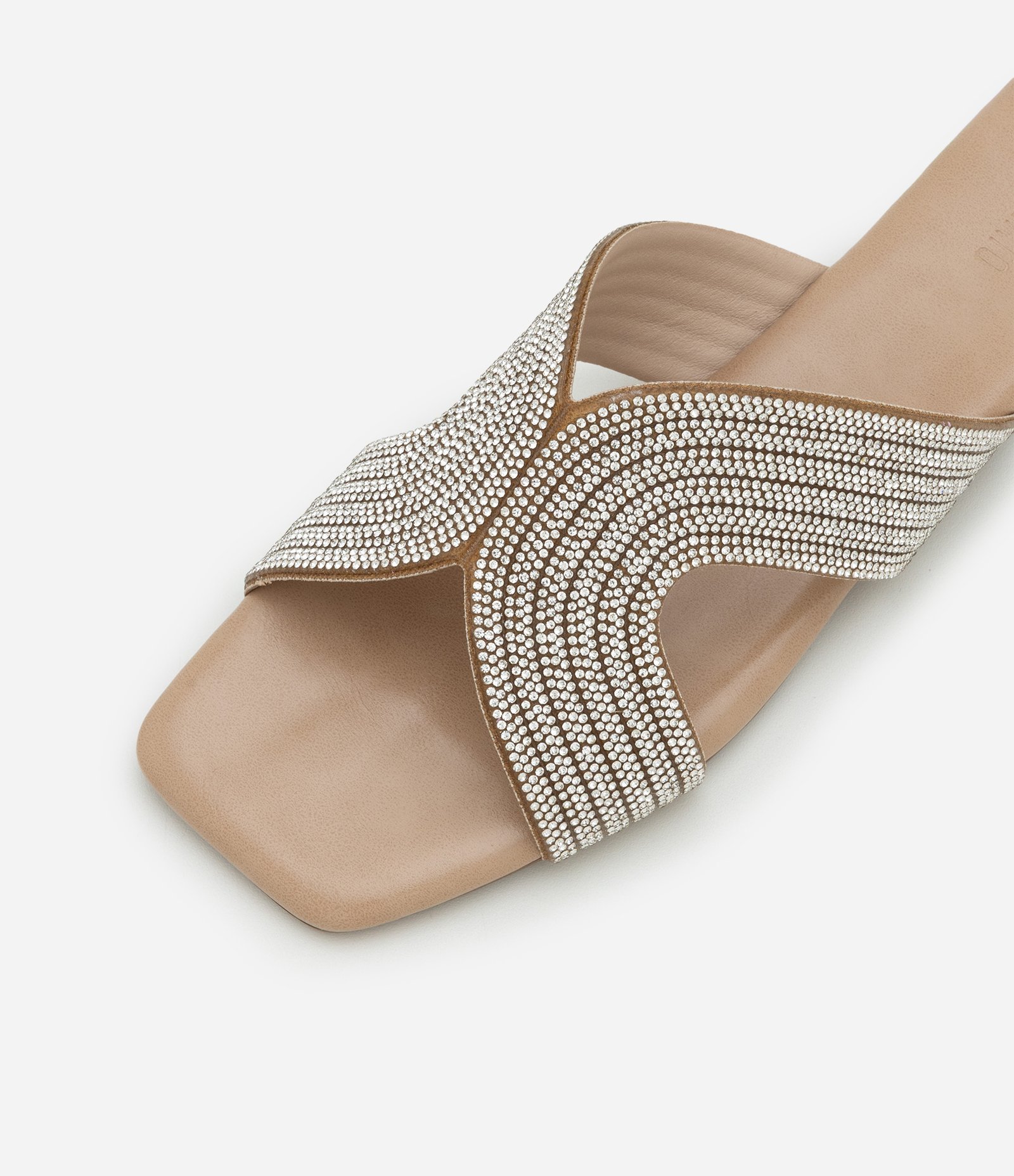 Sandália Rasteira com Tira Larga e Brilhos Bege 3