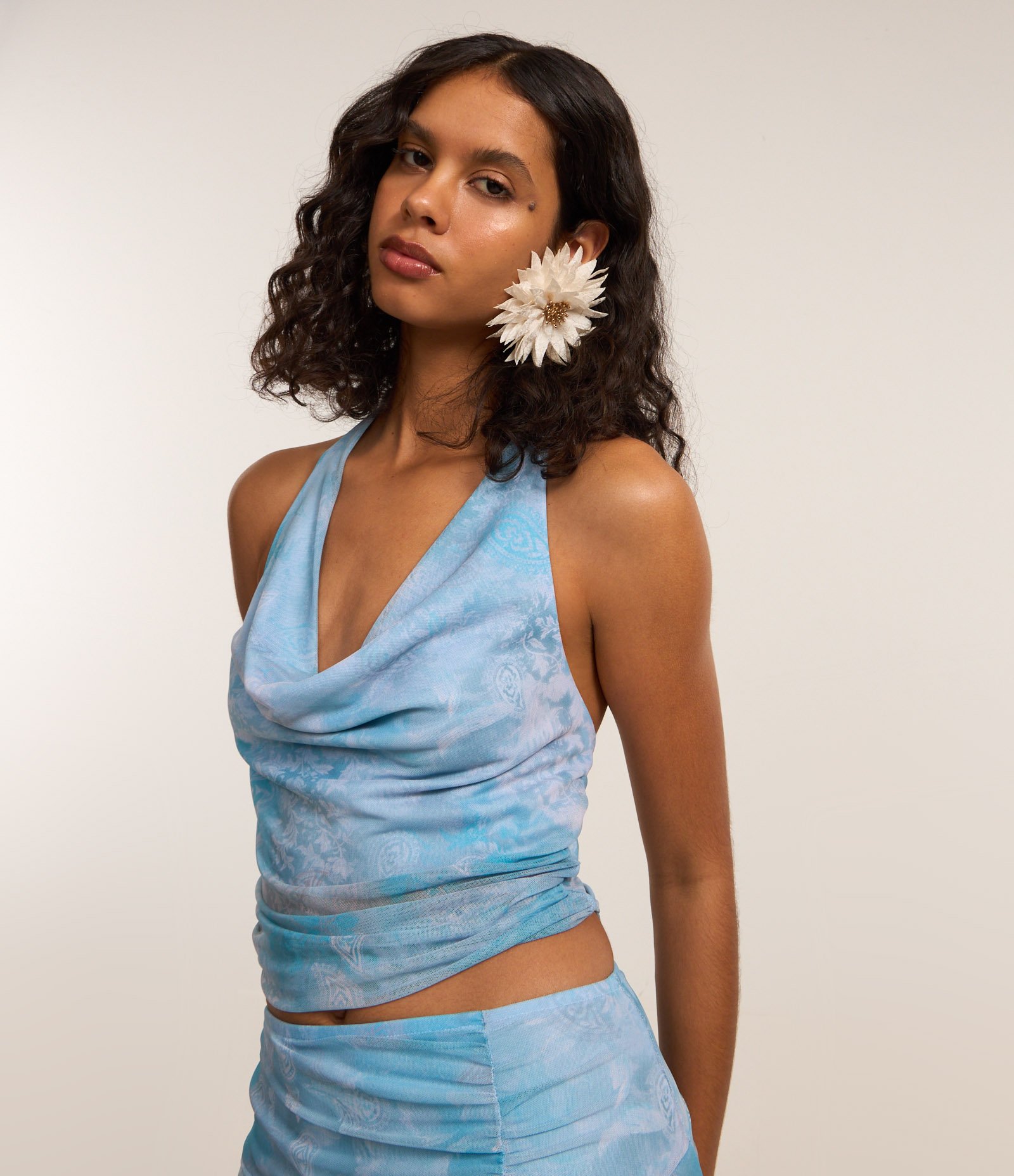 Blusa Frente Única em Tule com Estampa Abstrada Azul 1