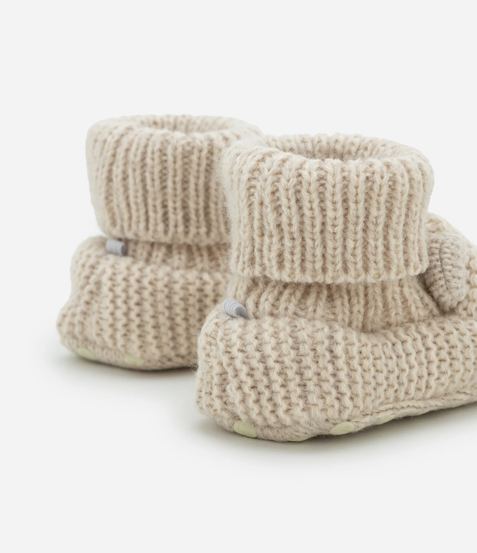 Sapato Infantil em Tricô com Carinha de Ursinho – Tam RN a 12 Meses Bege 2