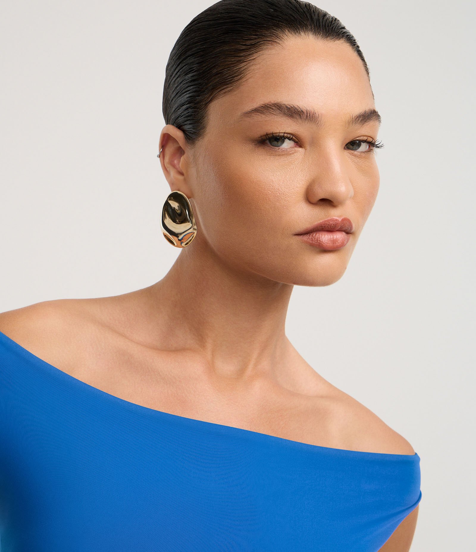 Blusa em Microfibra com Decote Canoa Azul 3