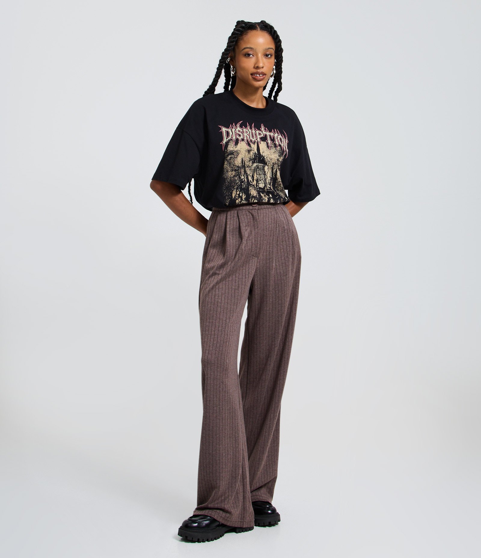 Calça Wide Leg Alfaiataria com Risca de Giz Marrom 1