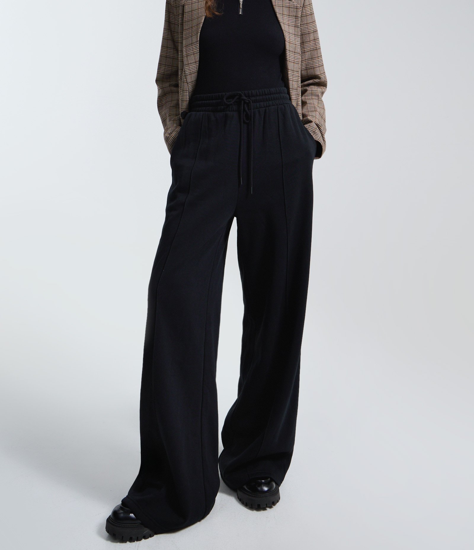 Calça Wide em Moletom com Felpa Liso Preto 2