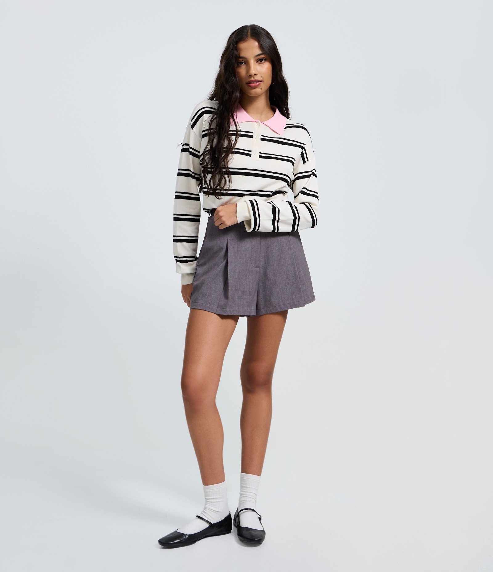 Short em Alfaiataria Lisa com Cinto Fino Cinza 1