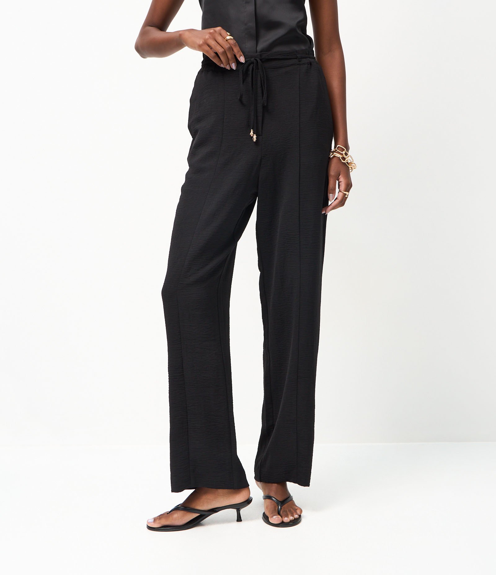 Calça Reta em Airflow com Cinto Para Amarração Preto 3