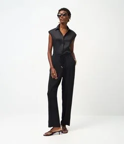 Calça Reta em Airflow com Cinto Para Amarração