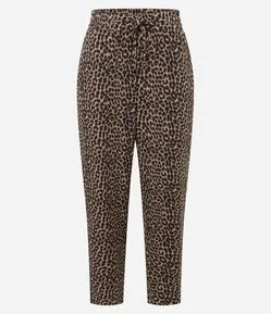 Calça Fluída Alfaiatada em Crepe Animal Print