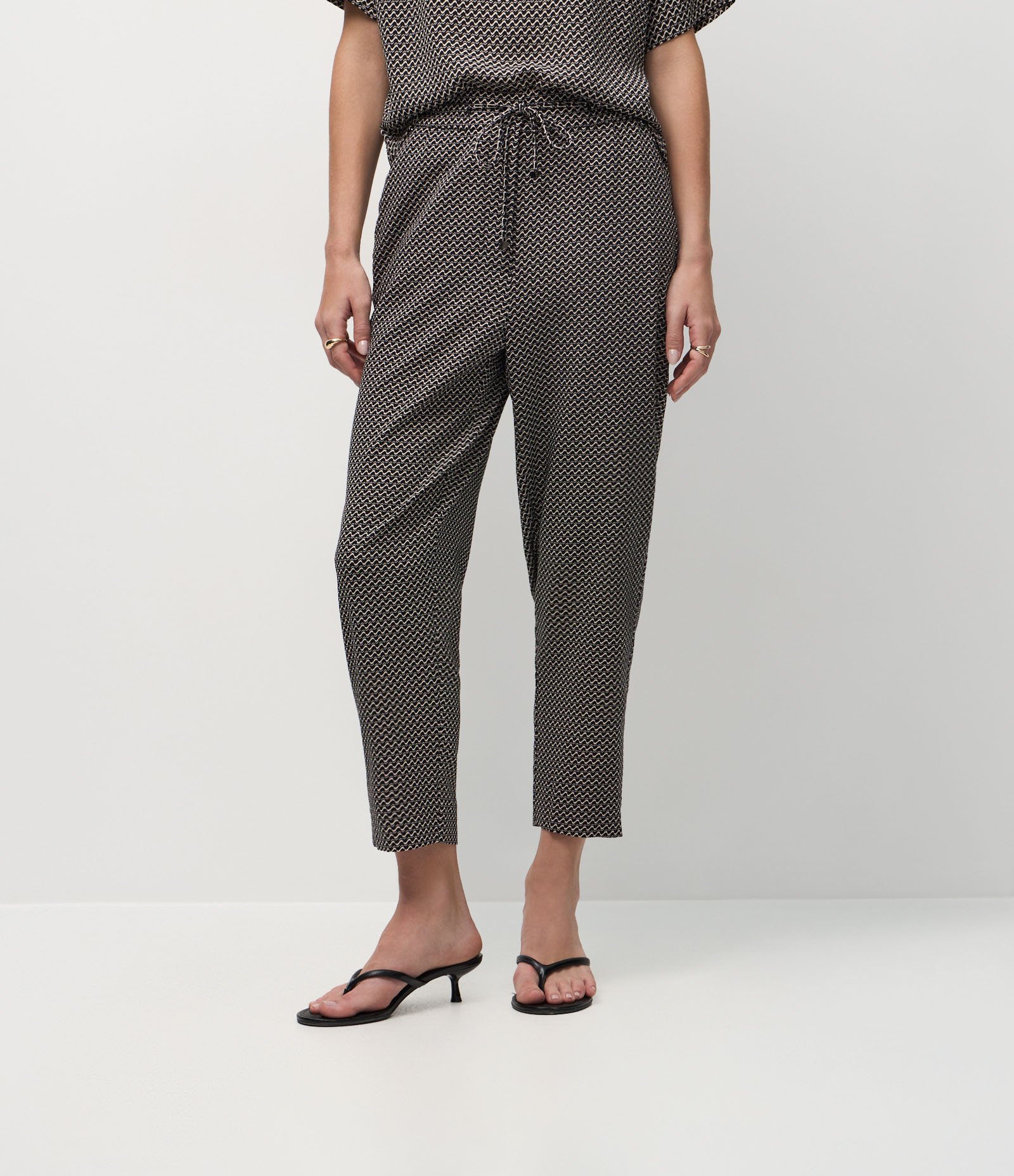 Calça Fluída Alfaiatada em Crepe Pied-de-Poule Preto 3