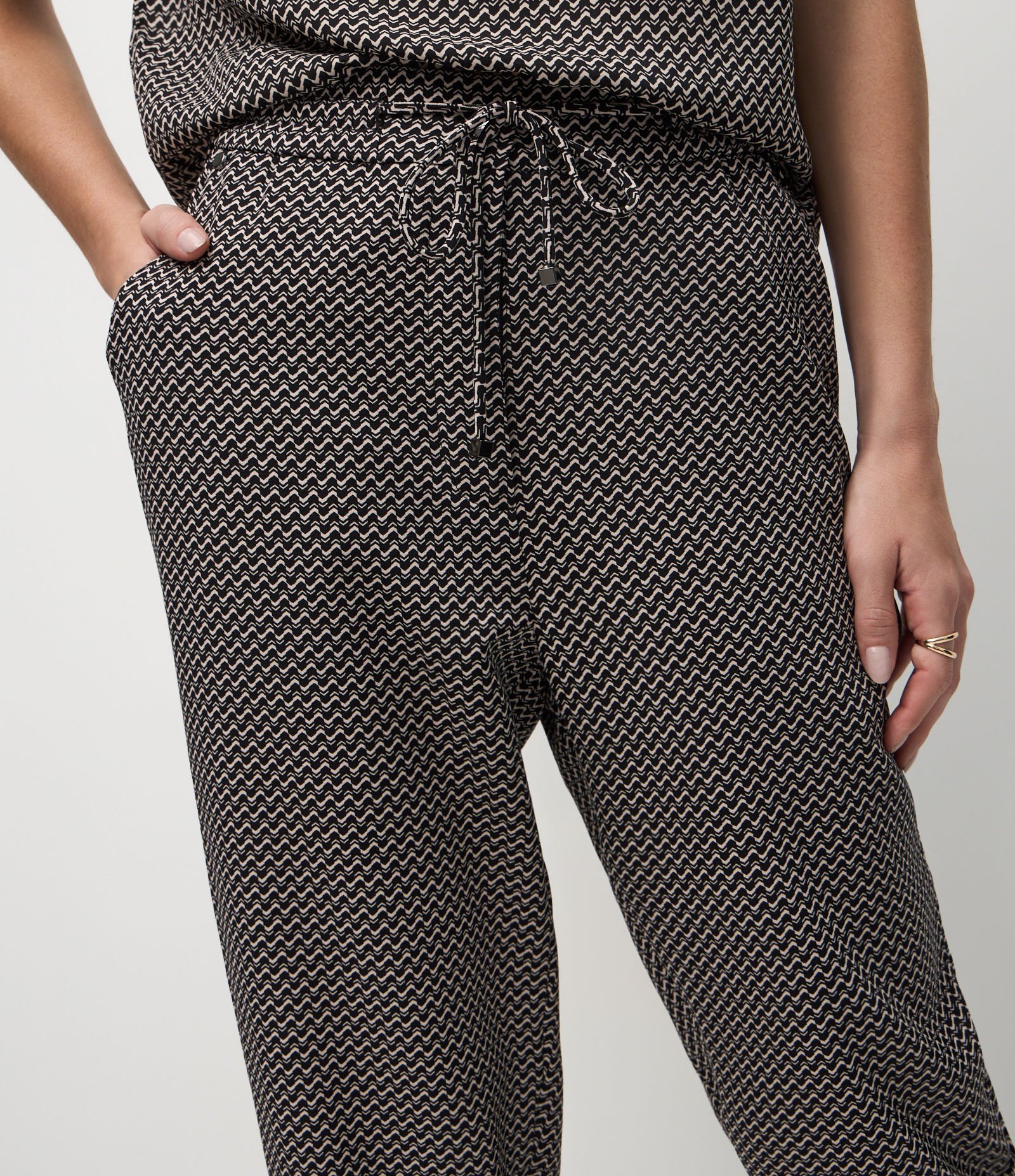 Calça Fluída Alfaiatada em Crepe Pied-de-Poule Preto 4